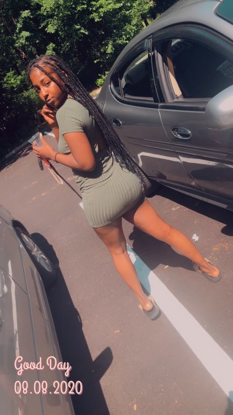 Queenniesha sex model picture