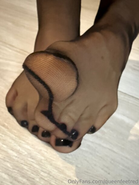 Queenfeetred pornstar adult pics