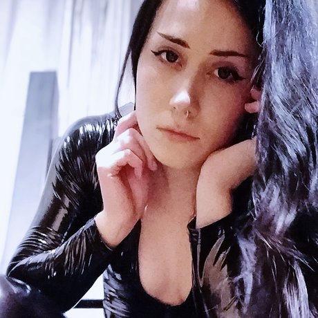 Queen Daeva pornographic actress archive