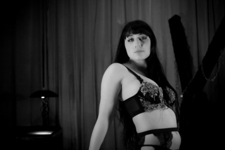 Queen Daeva erotic model photo