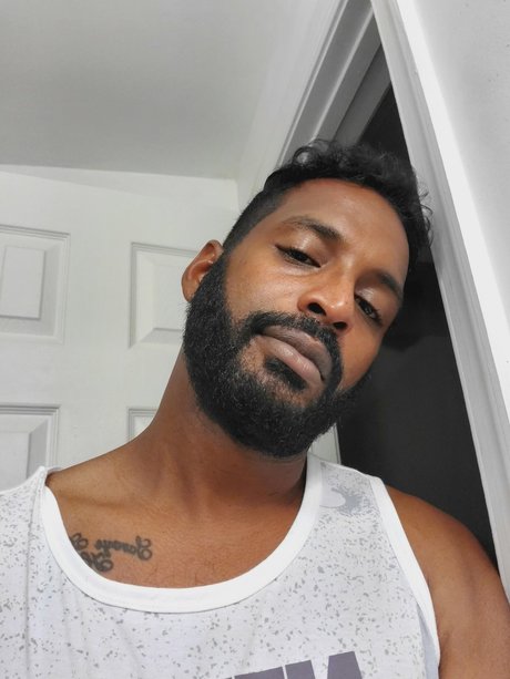 Deen Truth hd pornstar photo