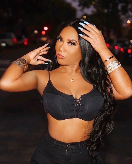 Danny isBeautiful erotic model pic