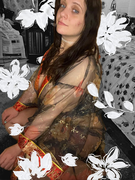 Raemeow22 star hot image