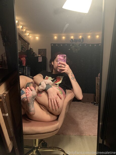 DollFaceDesy pornographic model pics