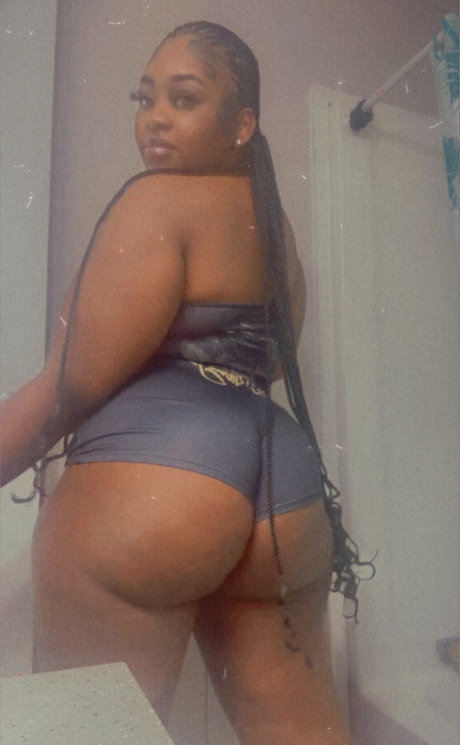 BigBootyMeka_ pornstar naked photo