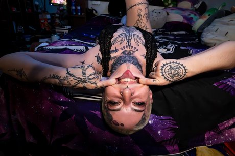 Ditzy Pixie pornstar art archive