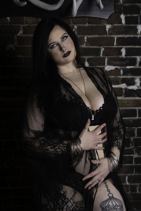 Evora Night naked star picture