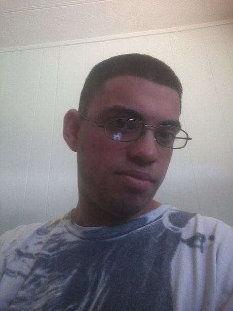 Bryan Reyes pretty model image