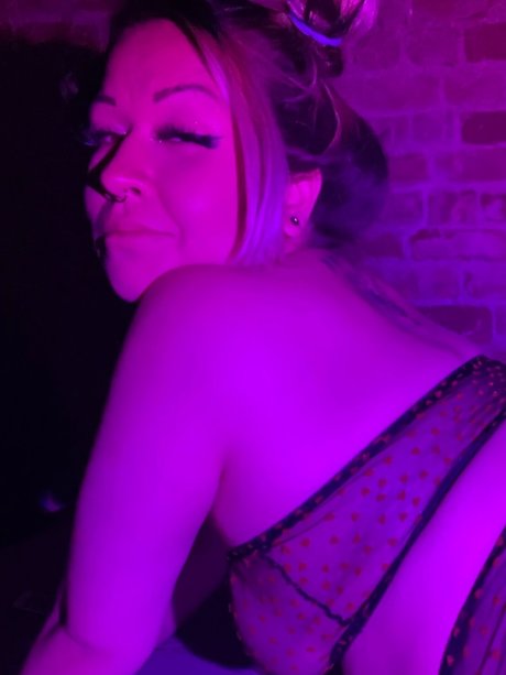 BEE NOT POSTING ANYMORE sexy actress image