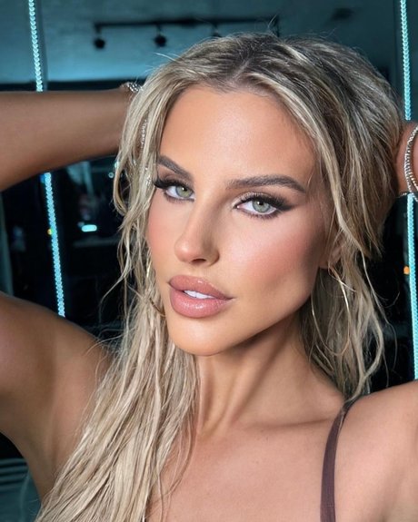 Renee Richards_ model hd image