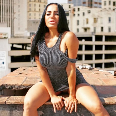 Reina Latina adult model gallery