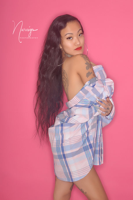 Reignuncut beautiful actress picture