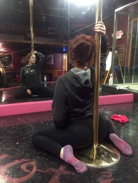 RedxX pornstar nude pic