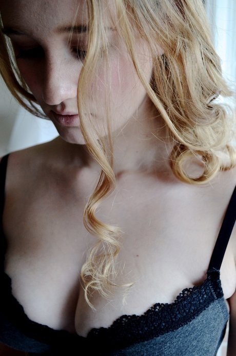 Redhead Jessi pornstar high quality img