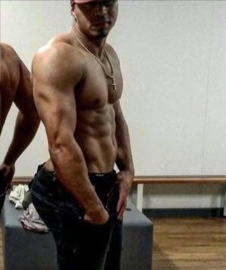 Romeo Diamonds pretty model pic