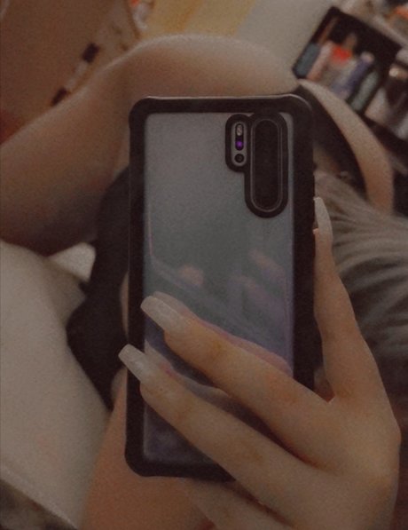 Robynn maee star high quality images