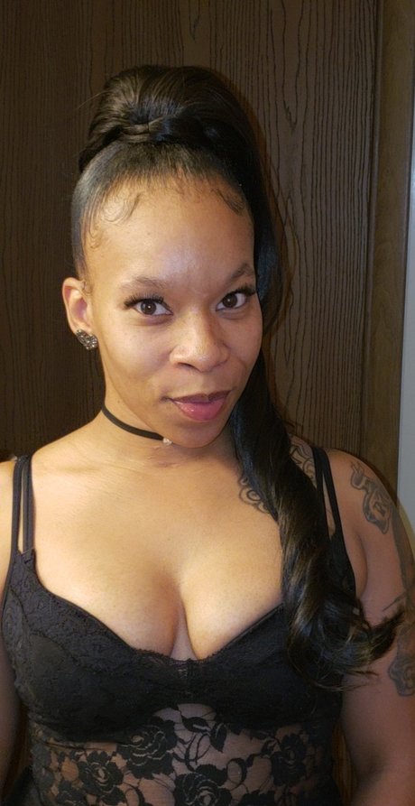 Robin Thickk pretty actress image