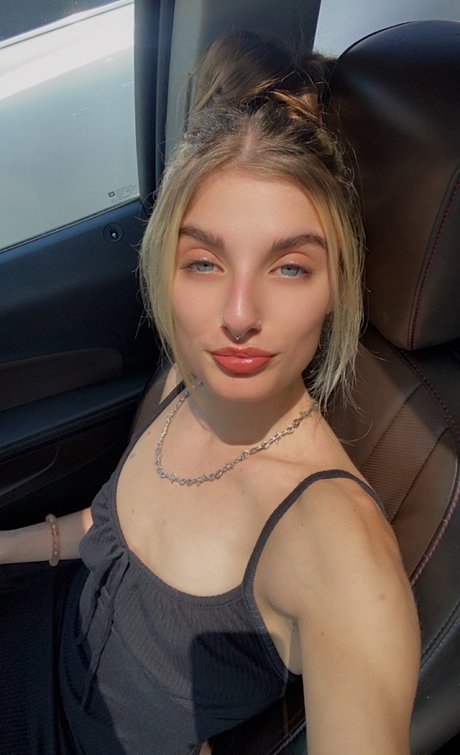 rieley_ model free image