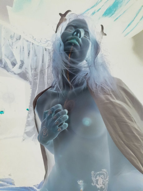 Rune Ruins model hot pictures