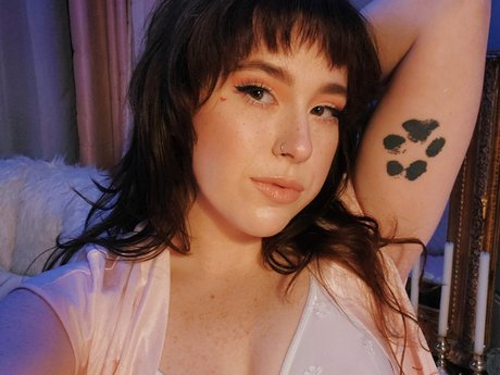 Rowan Emerson star free picture