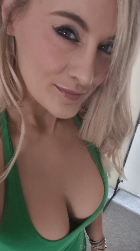 _English Rosie_ beautiful actress picture