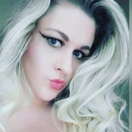 Rose Queen exclusive actress picture