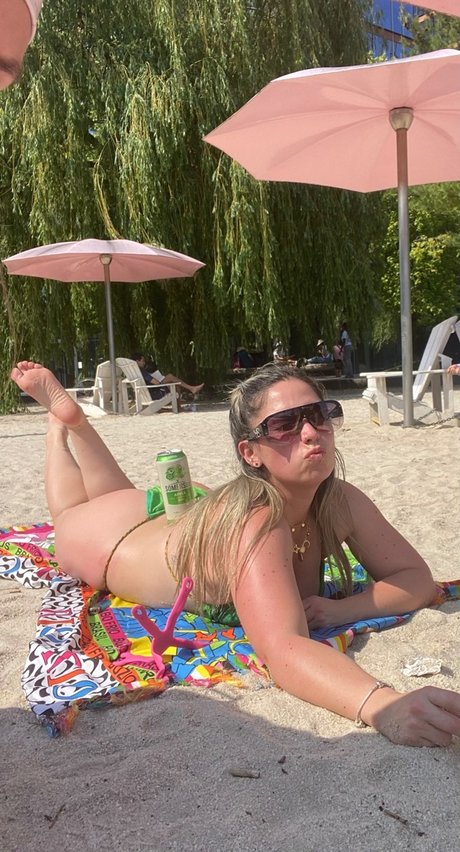 Samantha Ama beautiful star picture