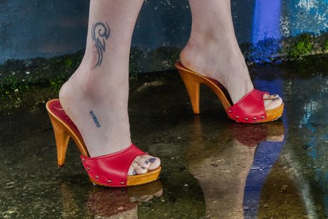 Sabdeluxe Foot Fetish Goddess sex model picture