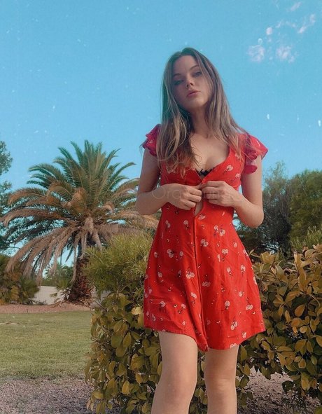 onlyora pretty actress img