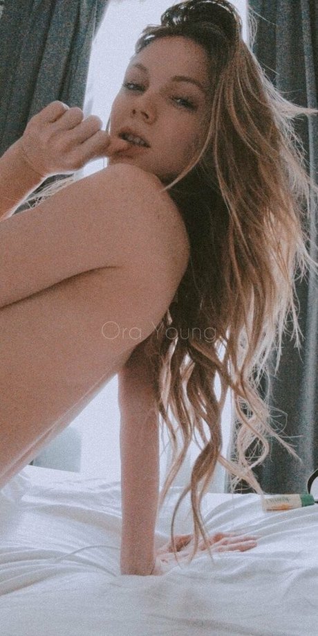 onlyora sexy model pic