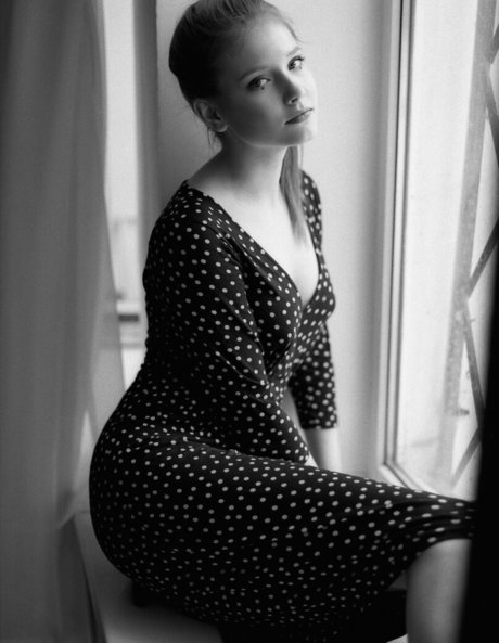 Katya Sitak hot star img