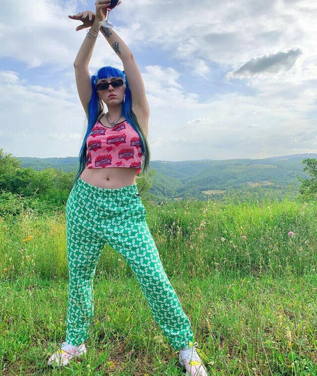 Ashnikko high quality actress pictures