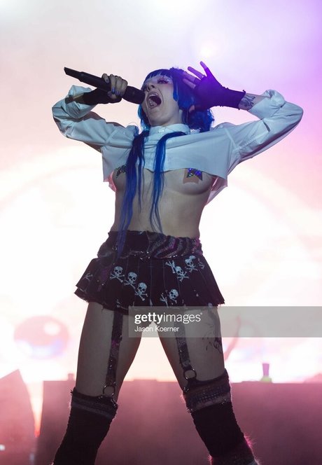 Ashnikko model nudes images