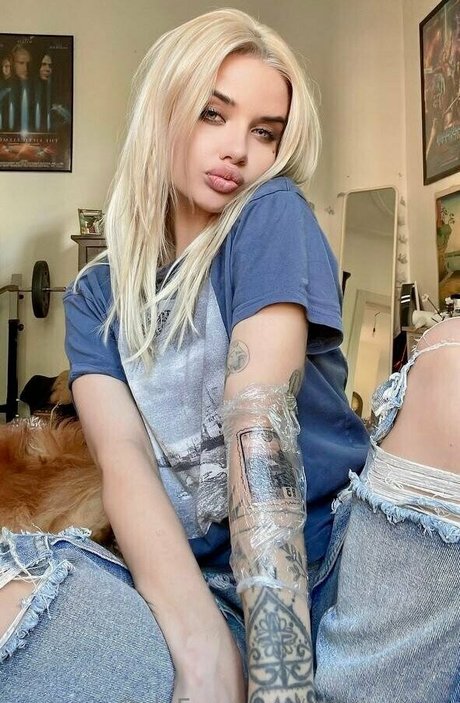 alexis xxxx pornstar pretty pictures