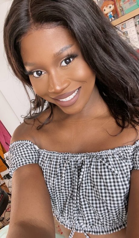 Vanniall model beautiful photos