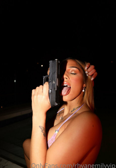 emilyywild1 nudes model images