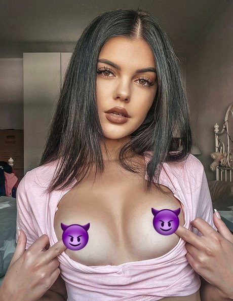 Lara Winter star free galleries