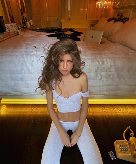 Xtracloudy hot star galleries