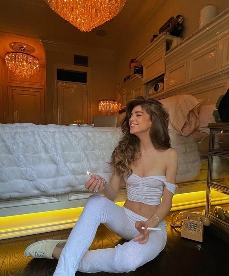 Xtracloudy star sex image