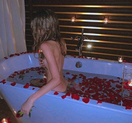 Xtracloudy hot star galleries