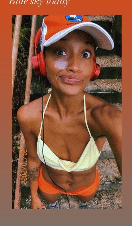 Aude Legastelois star erotic images