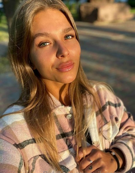 skinny blonde milf onlyfans sex pic