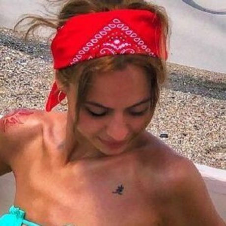 axalrnaed model sexy img