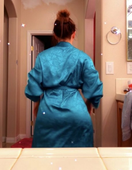 unashamed nude actress galleries