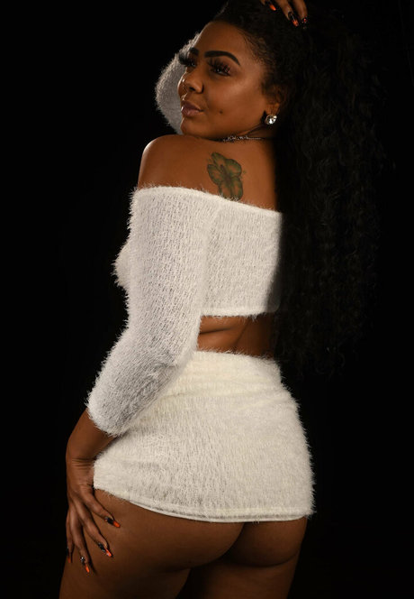 tokyoo model naked photos