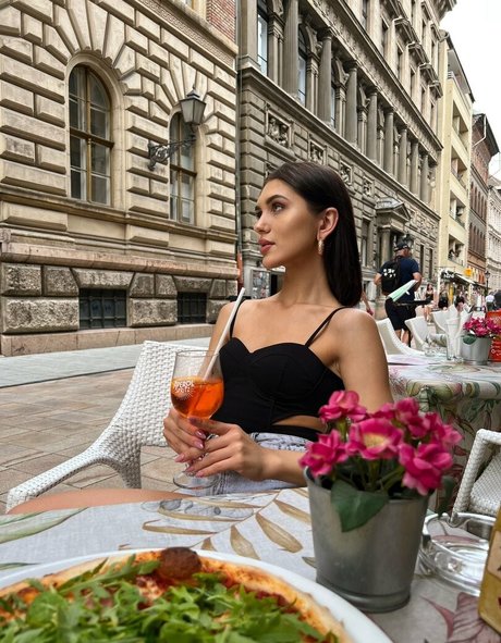 Leo Ahsoka erotic pornstar pictures