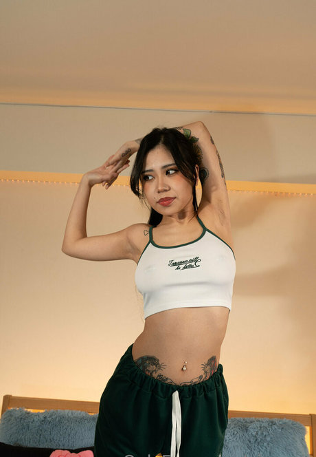 aispage nude model archive