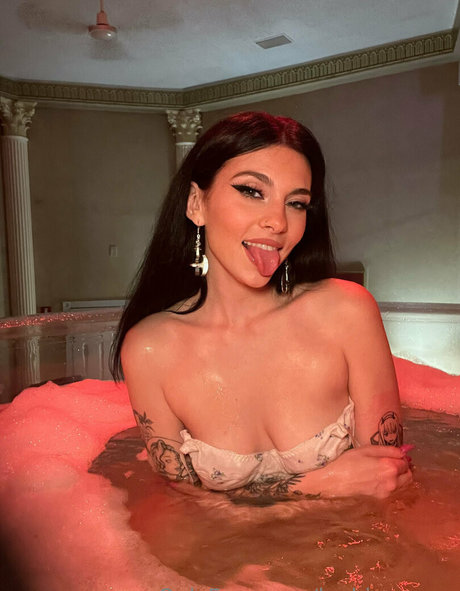 leahjamesxo star exclusive img