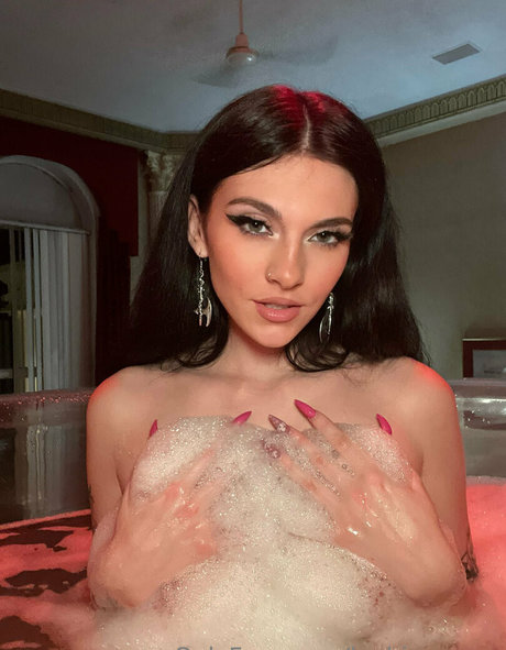 leahjamesxo star top img