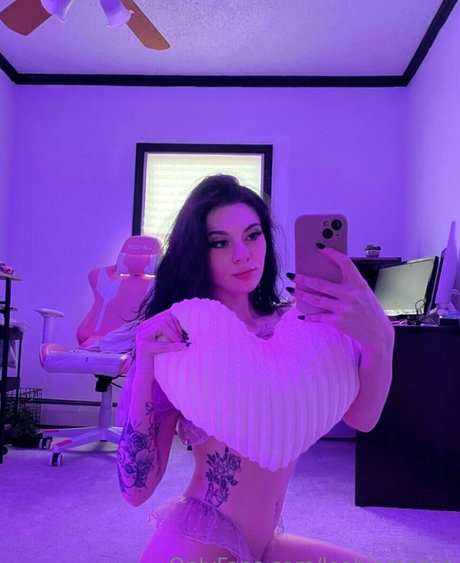 leahjamesxo star pictures